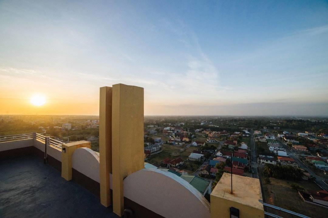 Cityland Tagaytay Taal Lake View City View Free Pool Parking Studios With Balcony Are City View Tagaytay City Exteriör bild