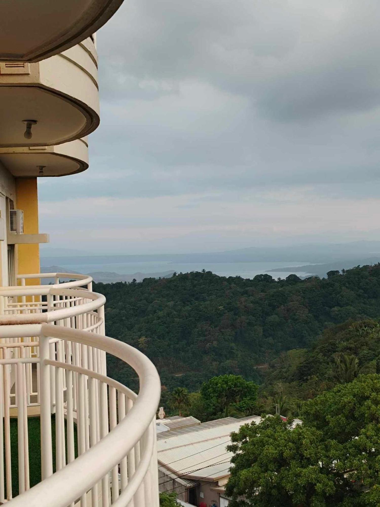 Cityland Tagaytay Taal Lake View City View Free Pool Parking Studios With Balcony Are City View Tagaytay City Exteriör bild